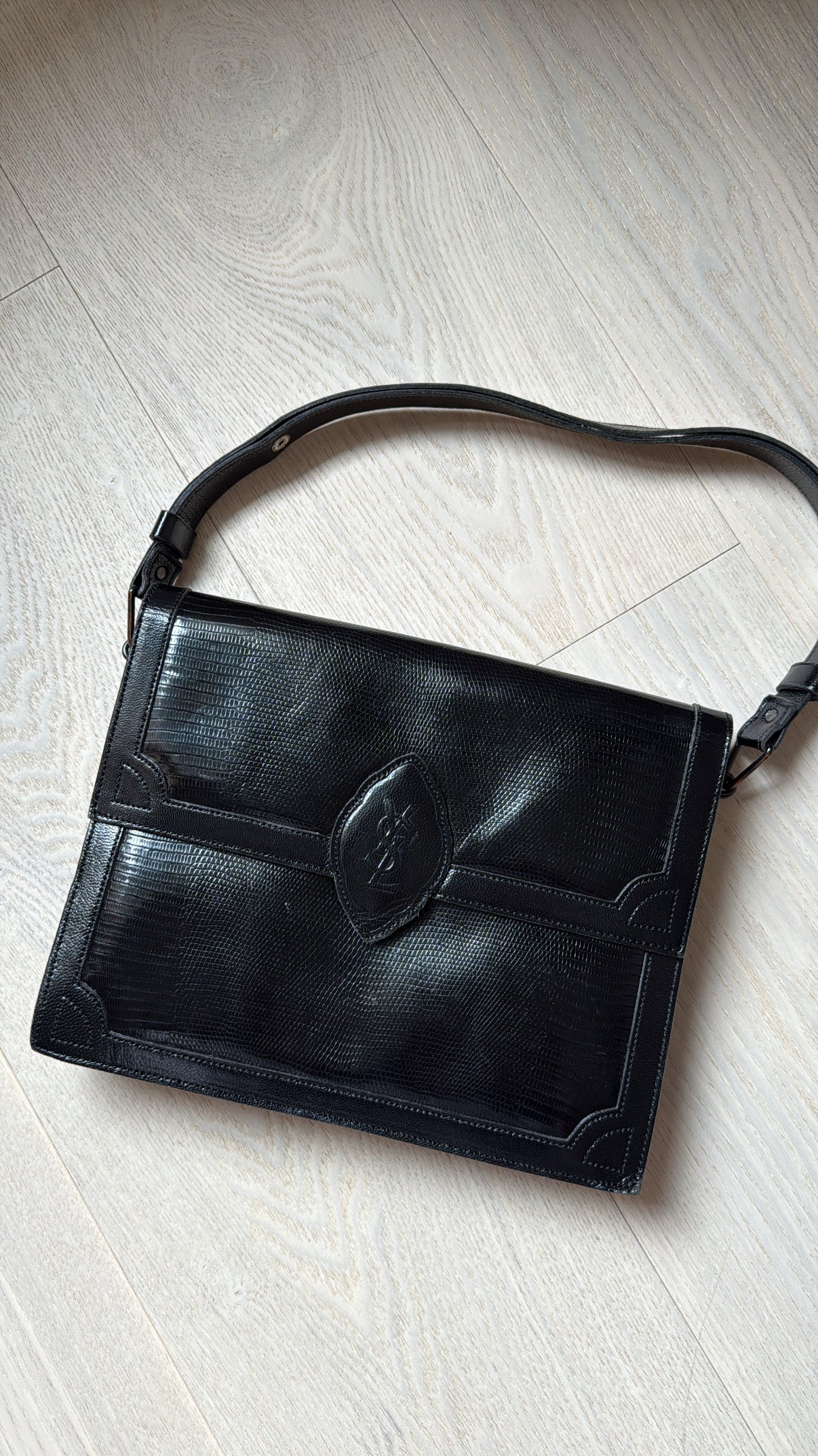 Yves Saint Laurent YSL Logo Leather Shoulder bag Black (Early Bird Deal)