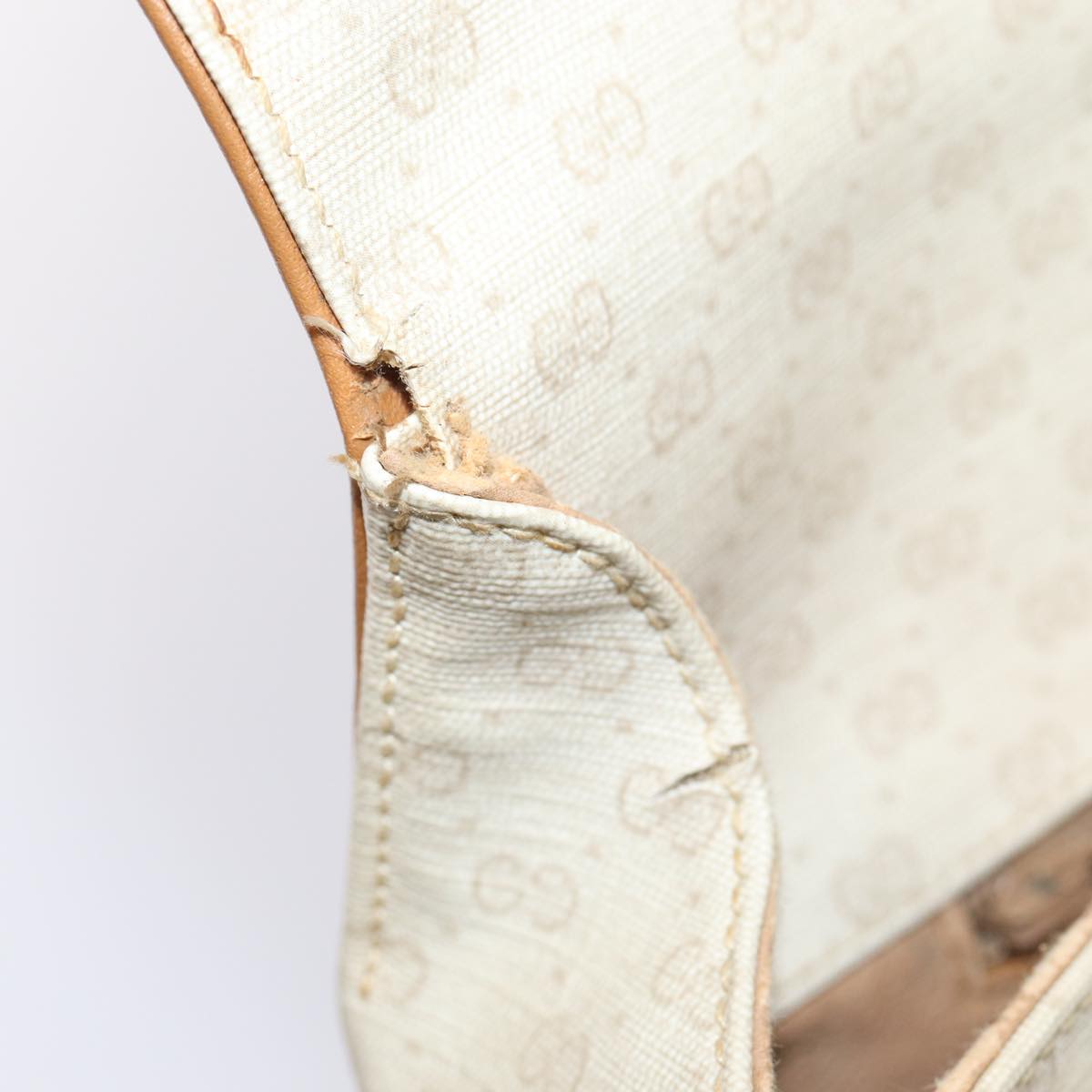 Gucci GG Supreme Crossbody Bag